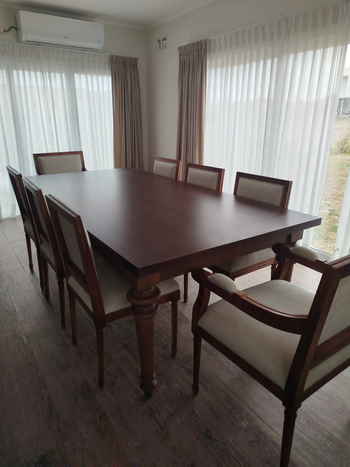 Mesa Estilo Eduardo